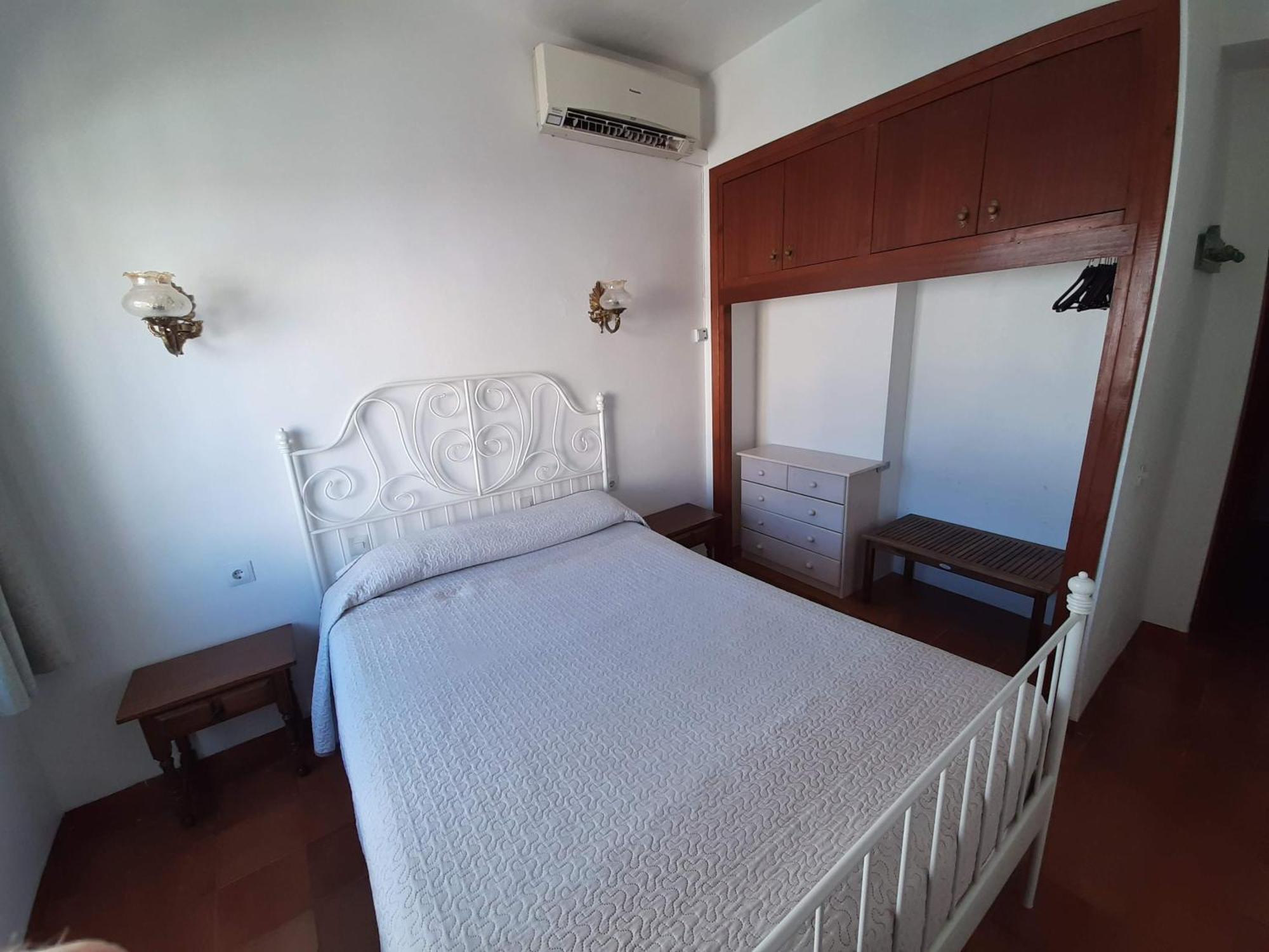 Hotel Buenavista เอสเตโปนา ห้อง รูปภาพ A bedroom in a hotel in Spain
